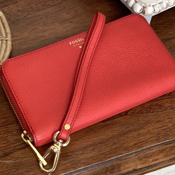 Fossil Vibrant Red cow hide Leather zip around Wristlet/wallet - Picture 15 of 16